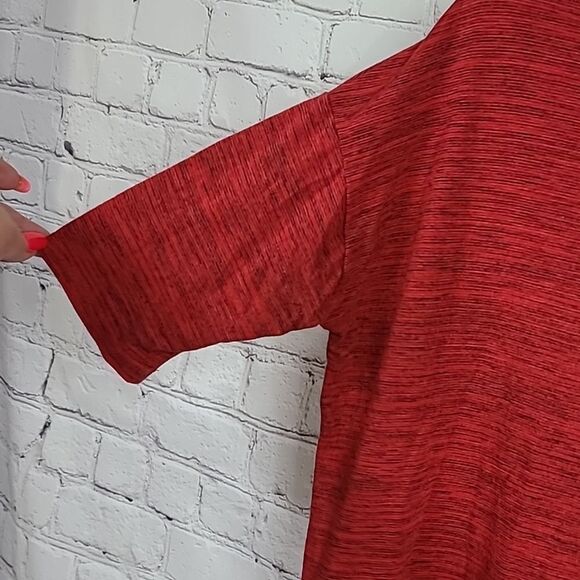 LuLaRoe IRMA Tee Red Space dye High Low Tunic T-Shirt Short Sleeve Knit Top - Picture 7 of 9